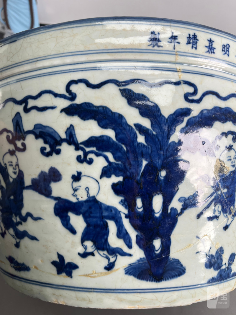 明嘉靖  青花 " 十六子闹春 " 图大缸 - 图13